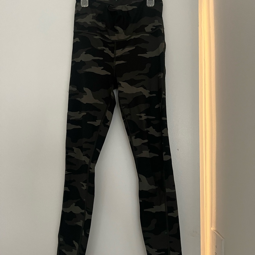 Athleta Ultimate 7/8 Camo Tights